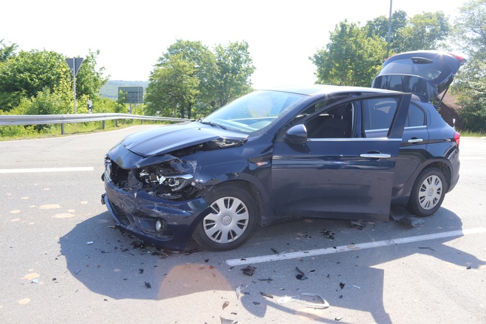 POL-HX: Zwei Verletzte nach Unfall