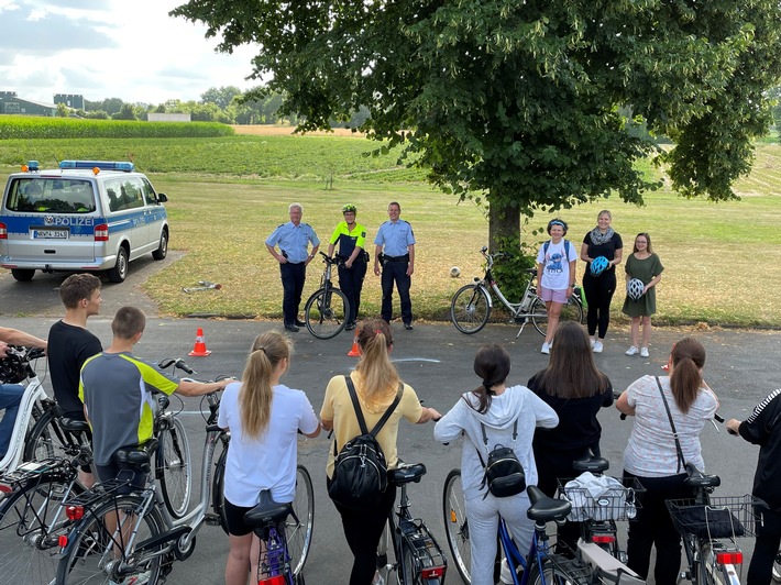 POL-PB: Fahrrad-Sicherheitstraining für ukrainische Flüchtlinge