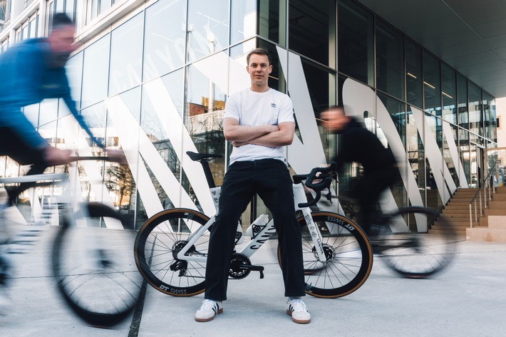 Mit Manuel Neuer in die neue Fahrradsaison: Der Canyon Store Munich wird zum Hotspot für Radsportbegeisterte