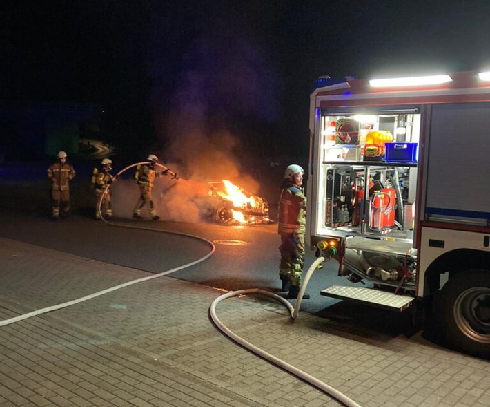 FW Osterholz-Scharm.: PKW Brand in Pennigbüttel