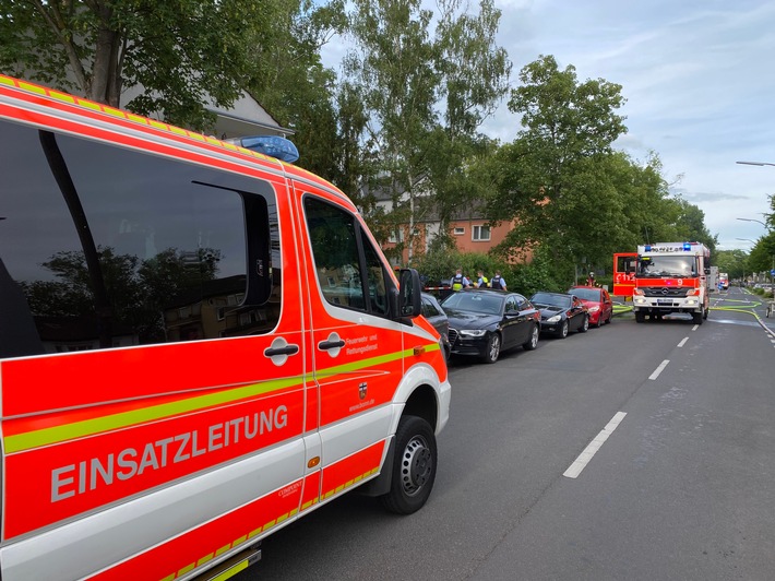 FW-BN: Dachstuhlbrand in Plittersorf - Feuerwehr verhindert Brandüberschlag auf Nachbargebäude