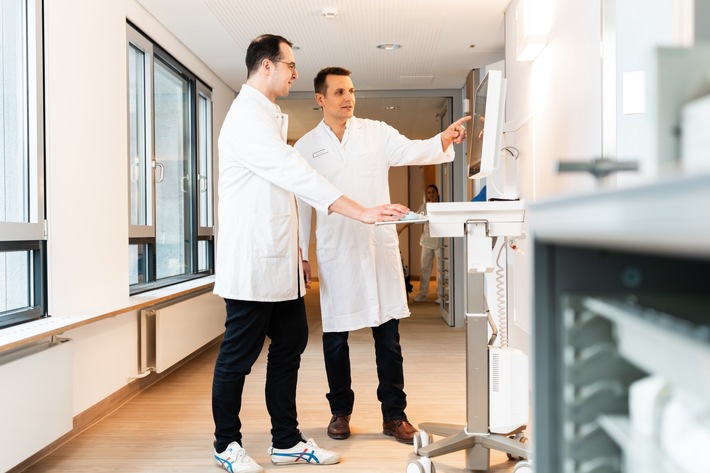 Hüfte und Knie: Endoprothetik-Chefarzt vom Klinikum Nürnberg lädt zu vier Vorträgen ein