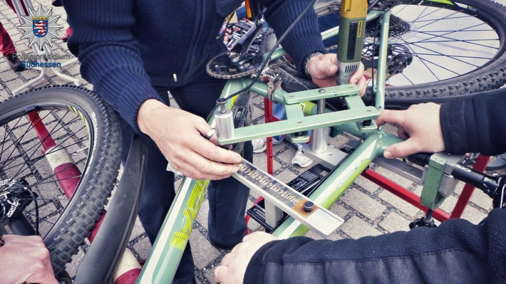 POL-DA: Michelstadt: Polizei codiert Fahrräder im Rahmen des Michelstädter Bienenmarkts
