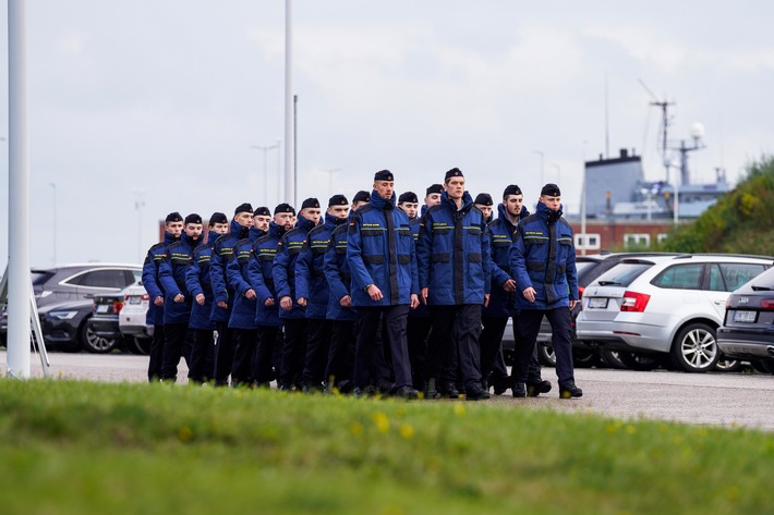 Aufwuchs der Marine - Staatssekretär Hartmann besucht Grundausbildung in Wilhelmshaven
