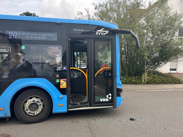 POL-PDLD: Unfall mit Schulbus ohne Verletzte