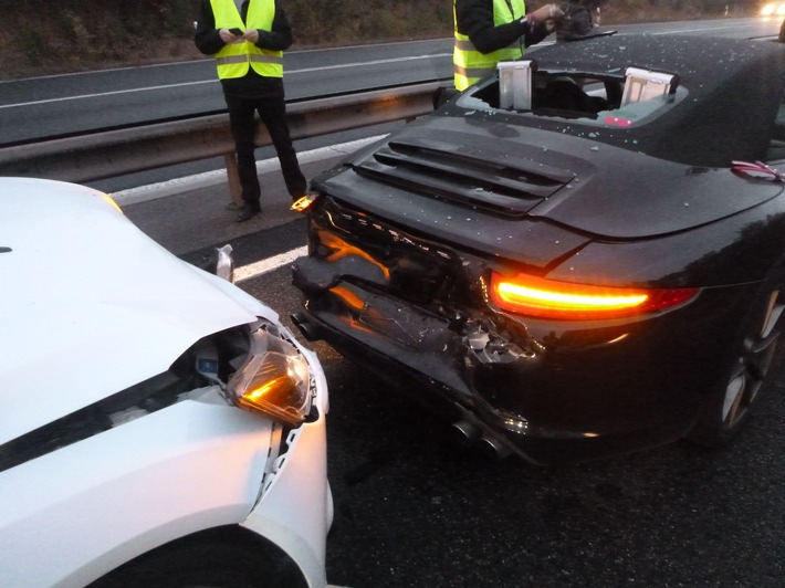 POL-VDMZ: Verkehrsunfall mit mehreren beteiligten Fahrzeugen