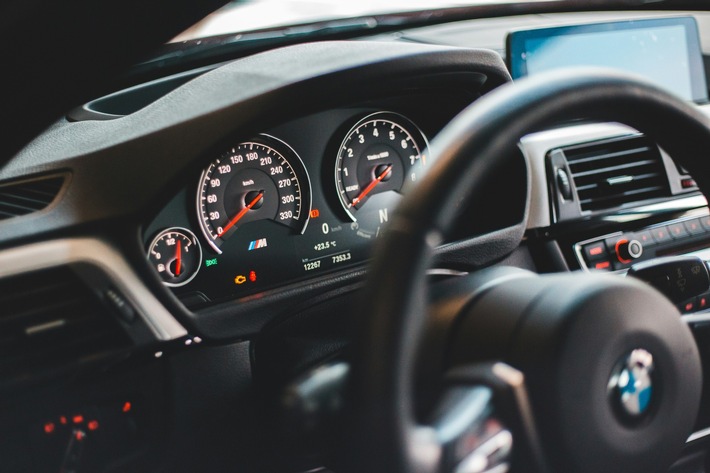 Die häufigsten Gründe, wieso die Motorkontrollleuchte aufleuchtet – und was zu tun ist