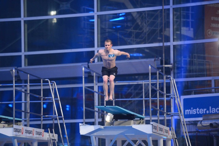 Olympische Spiele in München: Britta Heidemann, Fabian Hambüchen und Jonas Reckermann springen vom Turm (FOTO)