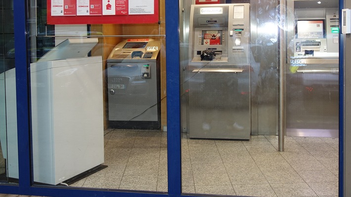 POL-NE: Unbekannte versuchen Geldautomaten aufzusprengen - Wer kann Hinweise geben?