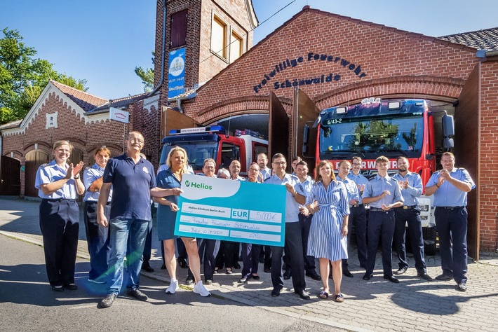 Gemeinsam für den guten Zweck: Helios Klinikum Berlin-Buch sammelt 5.000 Euro für die Freiwillige Feuerwehr Schönwalde