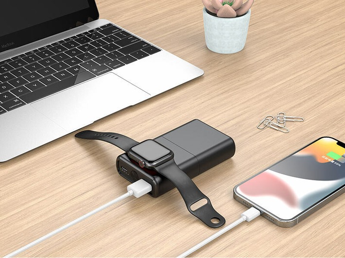 revolt 3in1-Wireless-Powerbank für iPhone &amp; Apple Watch PB-180, USB-C PD, 10Ah, 22,5 Watt: Lädt Geräte kabellos per Induktion - auch für die Apple Watch geeignet