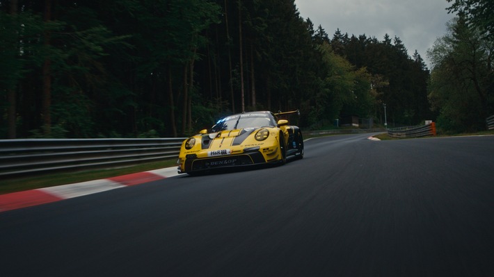 DUNLOP veröffentlicht Motorsport Kurzfilm „Taking the Line“