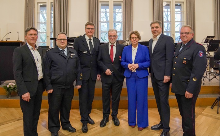 POL-OLD: +++ Polizeipräsident Johann Kühme in den Ruhestand verabschiedet / 150 Gäste bei Feierstunde im Alten Landtag / Nachfolger Andreas Sagehorn in neues Amt eingeführt