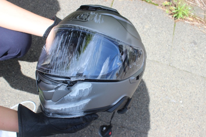 POL-ME: Motorradfahrer bei Verkehrsunfall schwer verletzt - Wülfrath - 2107057