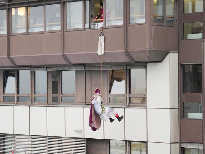 Nikolausüberraschung der Höhenretter im Klinikum Ingolstadt