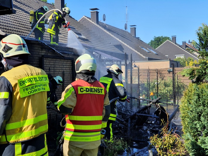 FW-Dorsten: +++ Anbau in Brand geraten +++