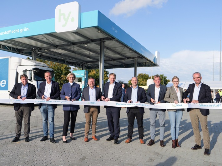Ministerpräsident Daniel Günther eröffnet Wasserstofftankstelle von HY.Kiel