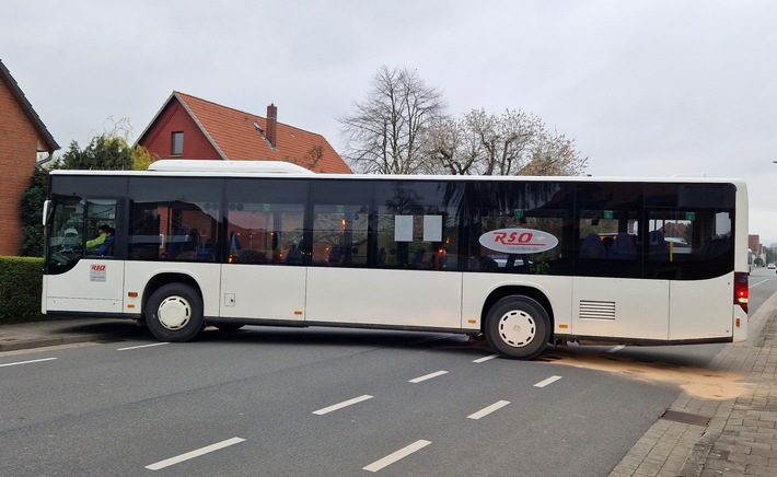 POL-NI: Stadthagen - Bus blockiert Straße