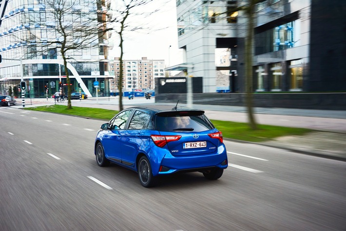 Toyota gewinnt Marktanteile dank Hybrid - Verkäufe im ersten Halbjahr um 9 Prozent gesteigert