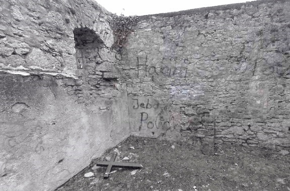 POL-HI: Vandalismus in kirchlicher Ruine