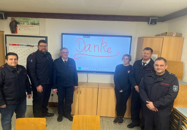 FW Beverungen: Digitale Unterstützung für den Feuerwehrdienst / Löschgruppe Würgassen modernisiert Ausstattung