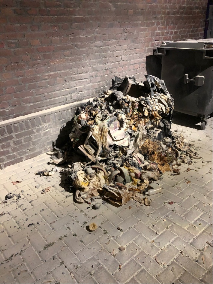 POL-DU: Alt-Hamborn: Brennender Müllcontainer - Zeugen gesucht