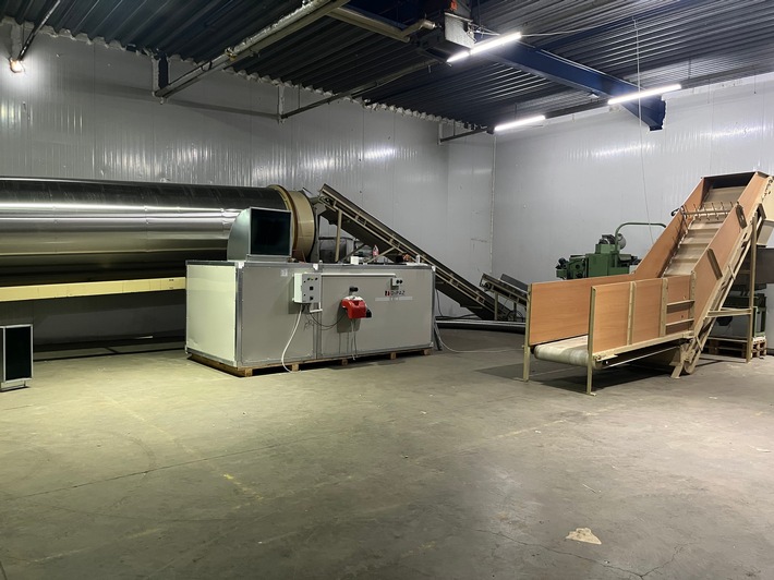 ZOLL-F: Zollfahndung verhindert Millionenschaden und beschlagnahmt illegale Tabakherstellungsanlage