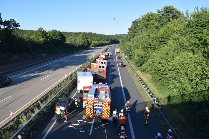 POL-HI: Schwerer Verkehrsunfall auf der A 7 bei Hildesheim mit 12 verletzten Personen