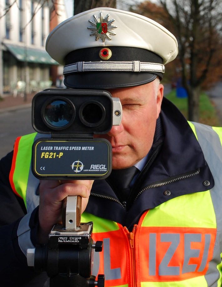 POL-D: "Mehr Kontrollen - Weniger Unfälle!" - Messstellen der Düsseldorfer Polizei am Freitag, 30. März 2012