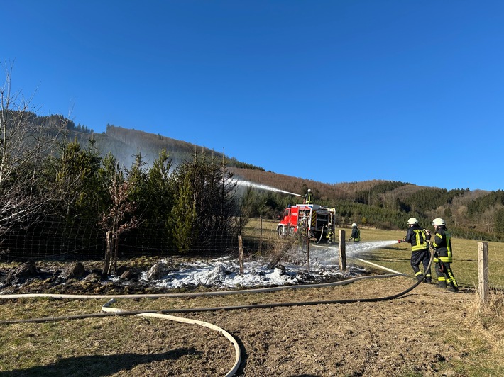 FW-OE: Erster Waldbrand des Jahres für die Feuerwehr Lennestadt