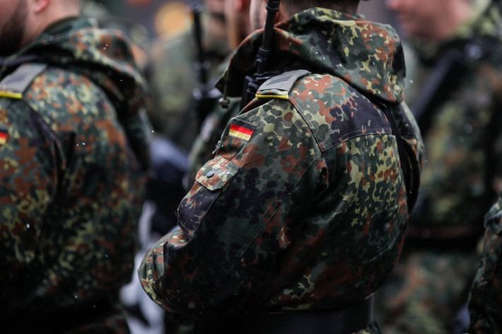 Dicht an der Truppe: Neue Staffel der Reportage-Reihe &quot;Unsere Bundeswehr&quot; startet am 2. November bei Kabel Eins