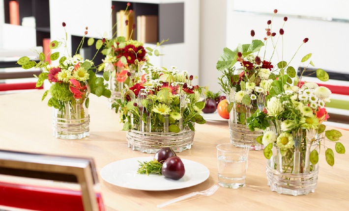 Bunter Stimmungsmacher / Verblüffende Tischdekoration: Das Chrysanthemen-Besteck