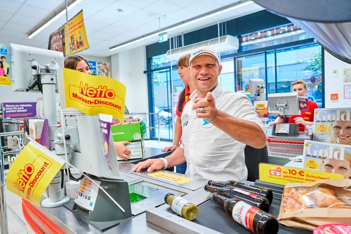 Spendenaktion gegen Kinderarmut: Netto-Kunden sagen "Bitte aufrunden, Axel Schulz!"