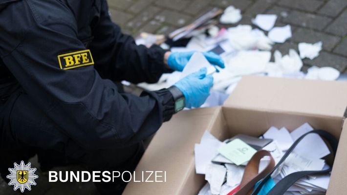 Bundespolizeidirektion München: Wohnungsdurchsuchung bei Sexualstraftäter / Tatverdächtiger nach Exhibitionismus ermittelt