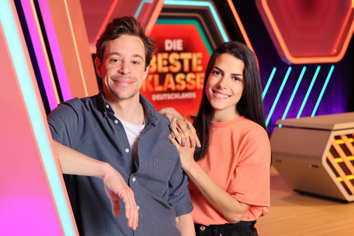 &quot;Die beste Klasse Deutschlands&quot;: Start der Herbststaffel am 15. September 2023 / 18. Ausgabe von Deutschlands größtem Schulquiz mit Clarissa Corrêa da Silva und Tobias Krell