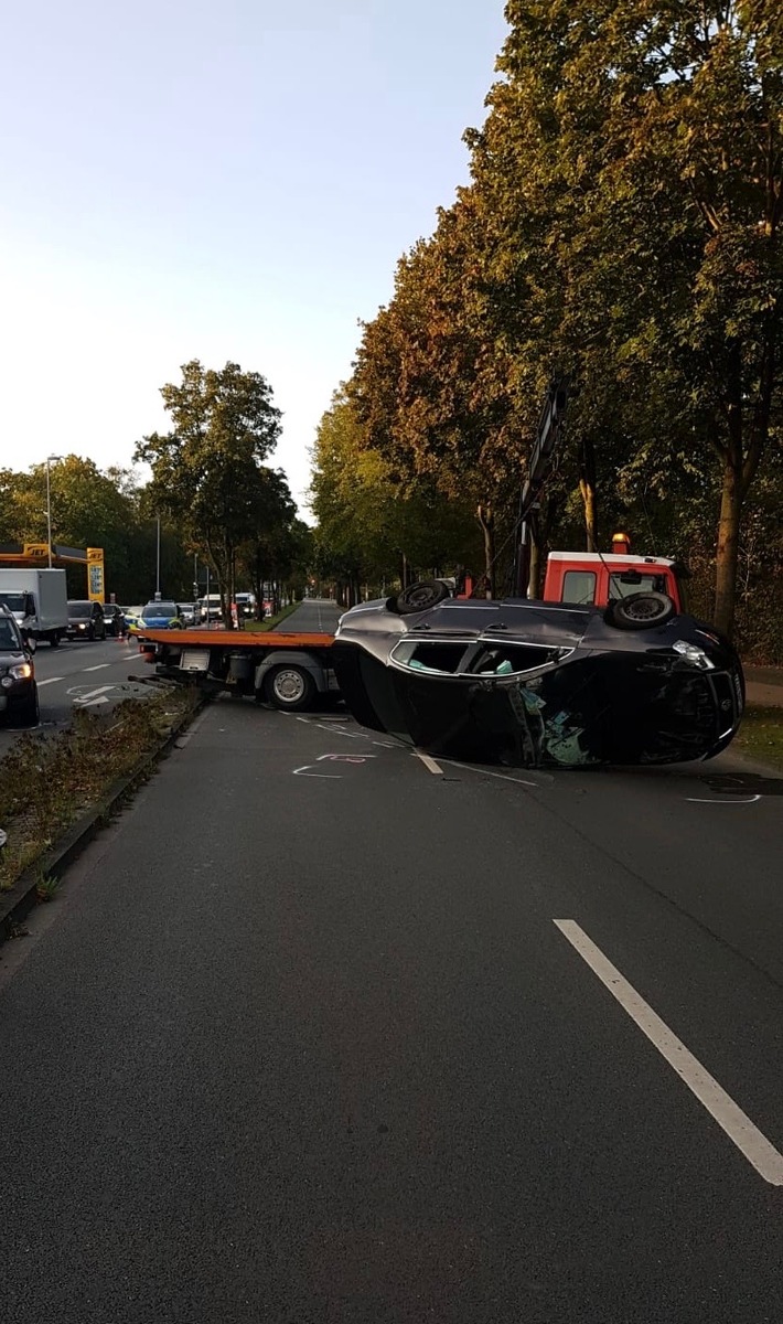 POL-MS: Unfall auf der Grevener Straße - Auto landet auf dem Dach