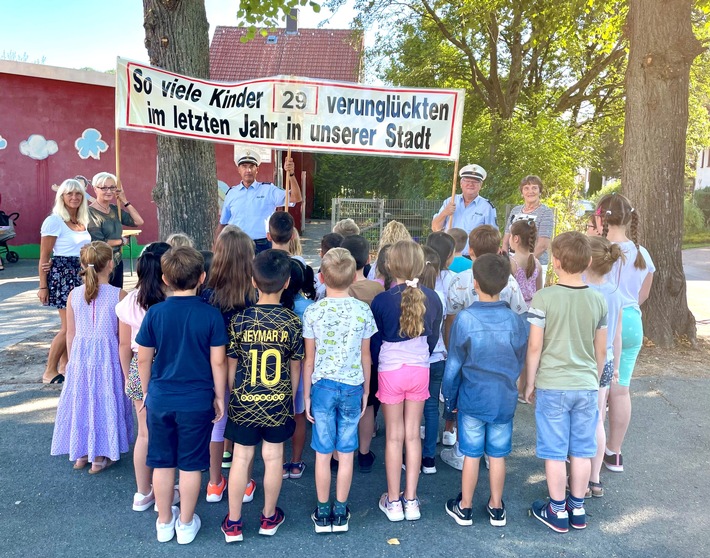 POL-HA: Schulstart 2022 - Gemeinsame Aktion von Polizei Hagen und Verkehrswacht Hagen