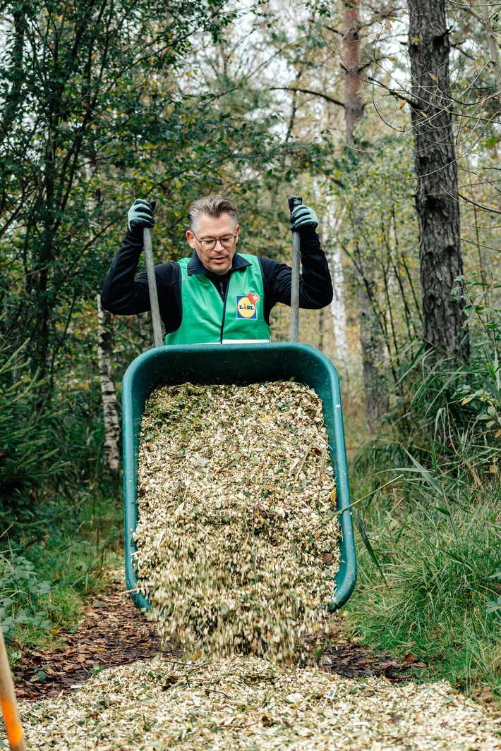 La direction de Lidl Suisse nettoie le marais