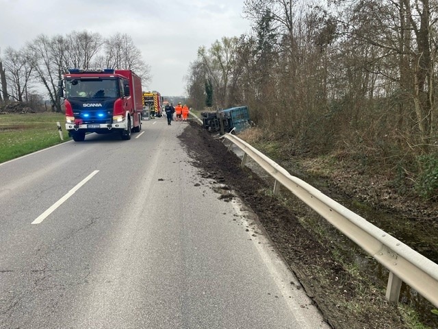 POL-PDLD: Altdorf - Sperrung der Landstraße 540 wg. eines umgekippten LKWs