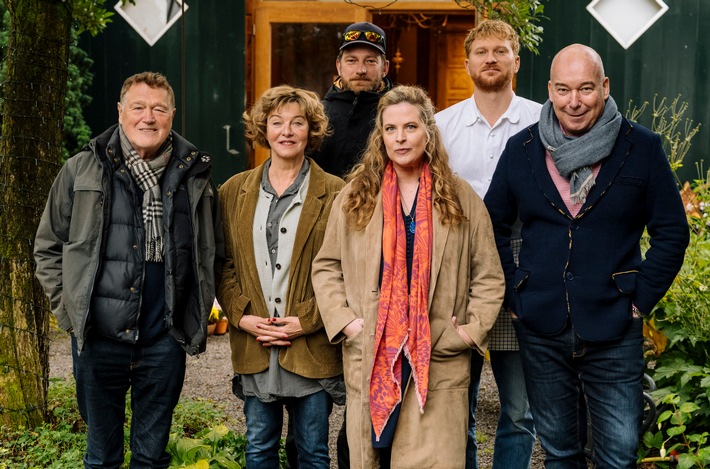 Margarita Broich erstmals in einer Doppelrolle - Dreharbeiten zum neuen Film der ARD-Degeto-Reihe "Meine Mutter..." mit Diana Amft, Margarita Broich und Lucas Prisor erfolgreich beendet