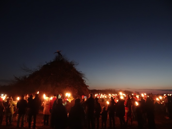 Eine Insel – 13 Feuer: Biikebrennen auf Föhr