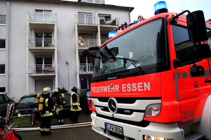 FW-E: Feuer im dritten Obergeschoss eines Hauses mit 47 Wohneinheiten, niemand verletzt