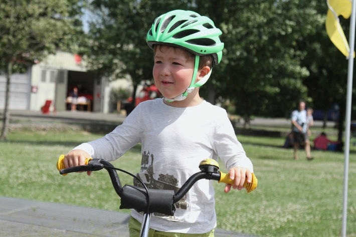 R+V: Bei gebrauchten Kinderfahrrädern auf Sicherheit achten