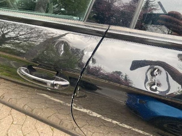 POL-NI: Mit Brechstange Auto beschädigt