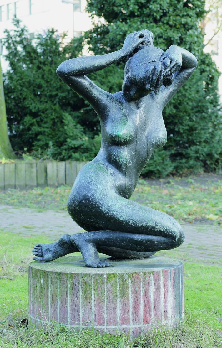 POL-DU: Duissern: &quot;Frau am Fluss&quot;-Statue aus Goerdeler Park gestohlen - Polizei sucht Zeugen