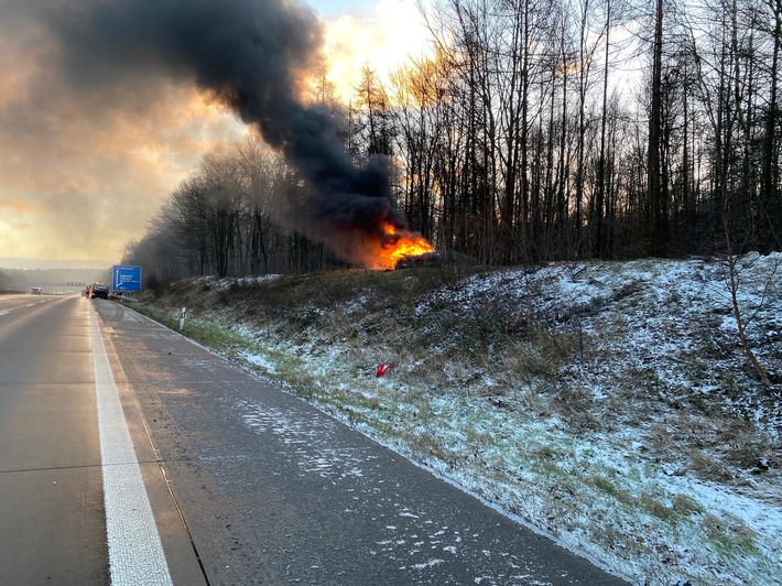 POL-PDKL: 26 Unfälle nach plötzlich auftretendem Blitzeis