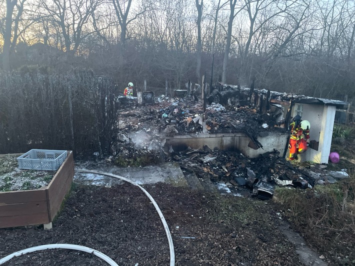 LPI-EF: Gartenhaus in Vollbrand