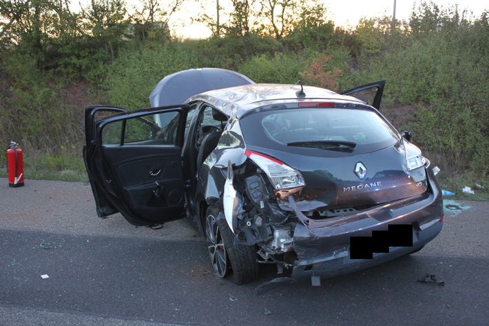 POL-PDKL: A63/Winnweiler, Drei Leichtverletzte nach Überholvorgang