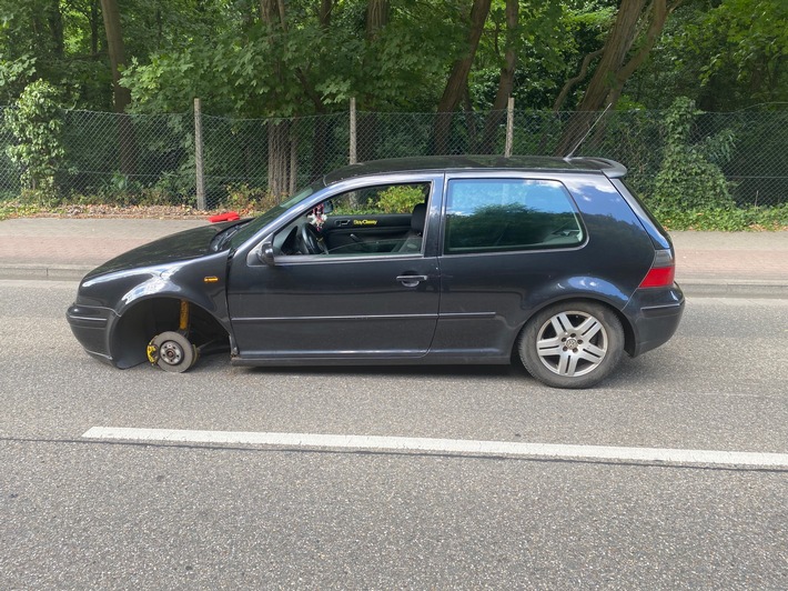 POL-PDNW: Verkehrsteilnehmer verliert Autoreifen auf der B39