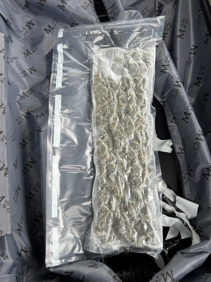 HZA-HN: Marihuana im Kuriergepäck/ 300 Gramm Rauschgift sichergestellt